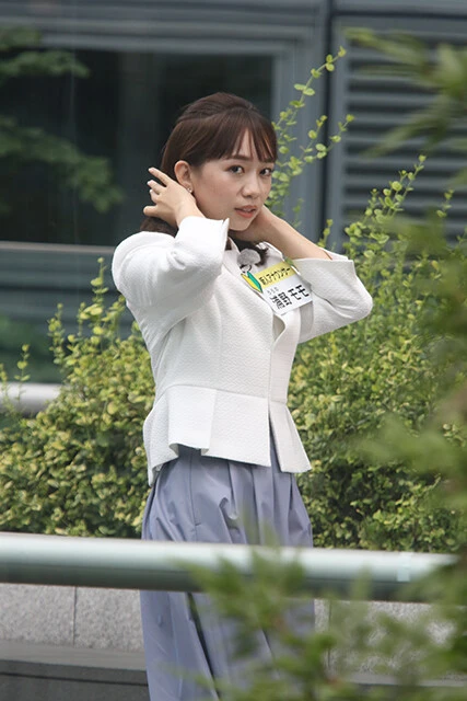 写真は日本テレビの新人、浦野モモアナウンサー。日本女子大学卒業後、2022年に日本テレビに入社。学生時代には『Oha!4 NEWS LIVE』(日本テレビ系)にリポーターとして出演していたことも