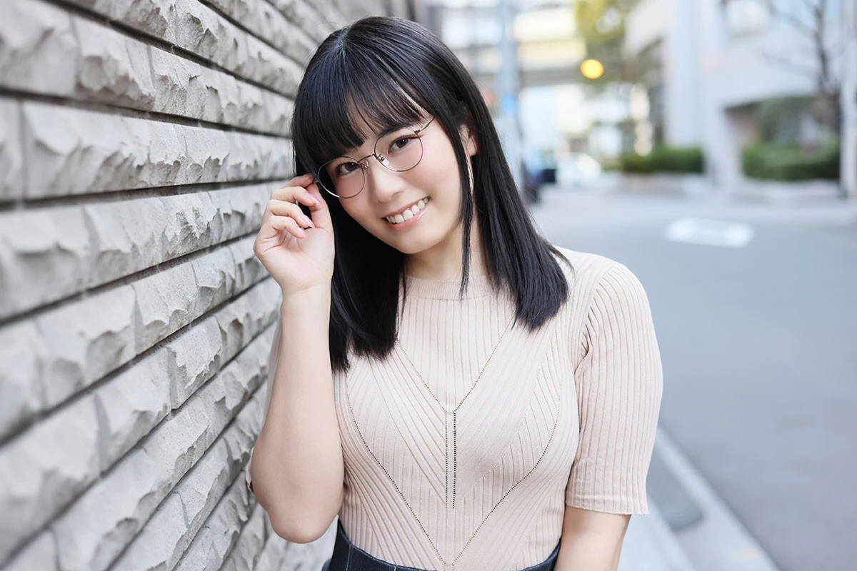 東雲うみが語る初グラビアの記憶「母と祖母の胸がGカップなんで自分もいけるかなって（笑）」【初グラビア物語】