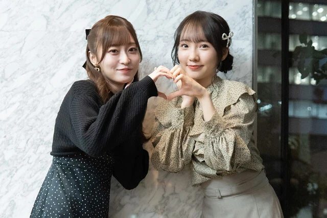 人気声優・木戸衣吹と石飛恵里花がお互いを撮影! 「私、すぐ穴空いてる服着てくる人生だったからなぁ(笑)」【声優トモ写!】