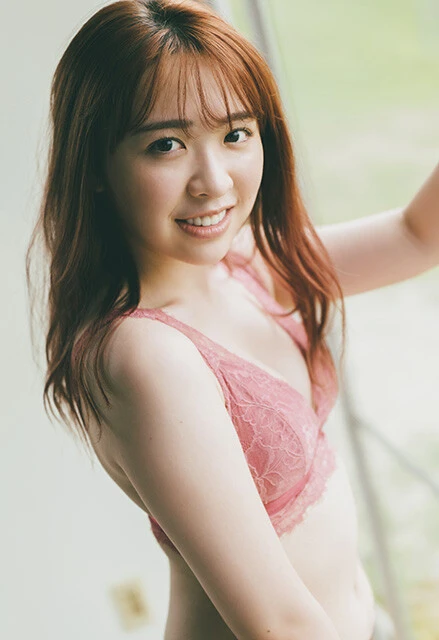 『週刊プレイボーイ』に水着グラビアで登場した渡辺みり愛