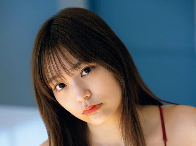 AKB48グループ初の韓国出身メンバー・李 始燕(イ・シヨン)が初水着グラビアに挑戦!!