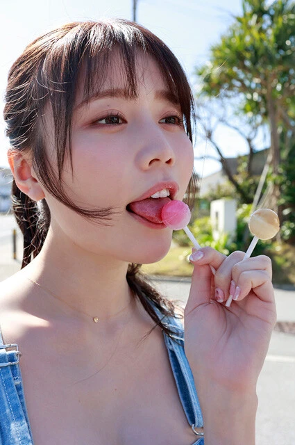 エチエチグラドル・小日向ゆかさんとグラビア女子トーク「もはや『えぇ～い！　脱いじゃえ！』って感じ（笑）」【グラビア美女画報】