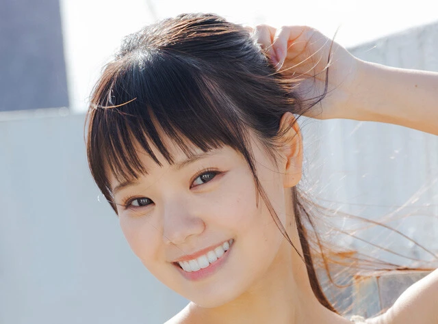 舞台『鬼滅の刃』にも出演の女優・遥りさが水着でグラビアに初登場!