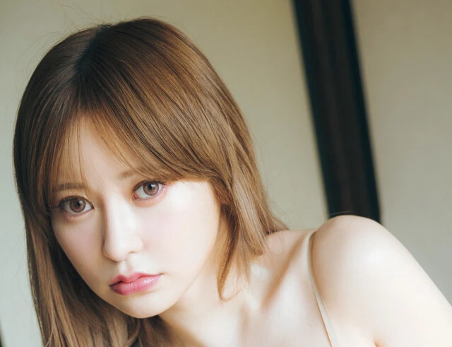 チャンネル登録者数170万人超え！　ヘラヘラ三銃士のメンバー・まりなが週プレのグラビアに水着で初登場