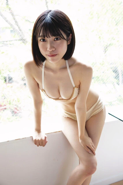 『週刊プレイボーイ』のグラビアに登場した三野宮 鈴