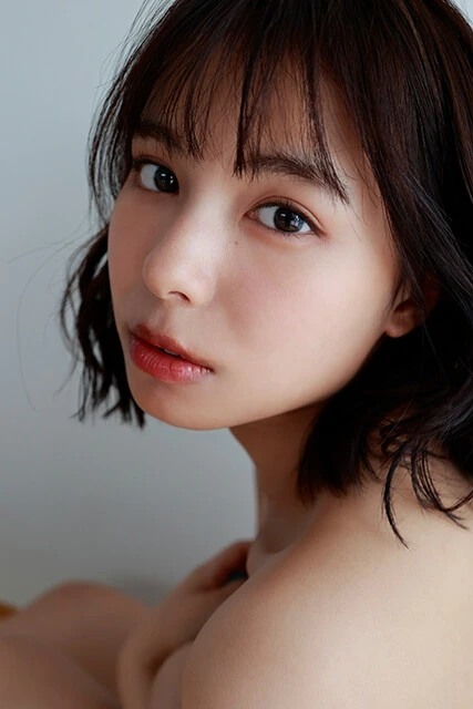 ファースト写真集の発売が決定した宮崎あみさ