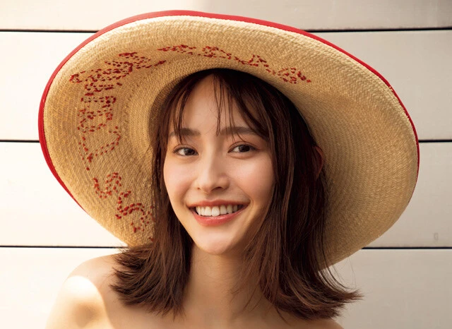 〝無敵のグラドル〟高崎かなみ、週刊プレイボーイで挑発的＆フェチ感たっぷりなグラビアを披露！