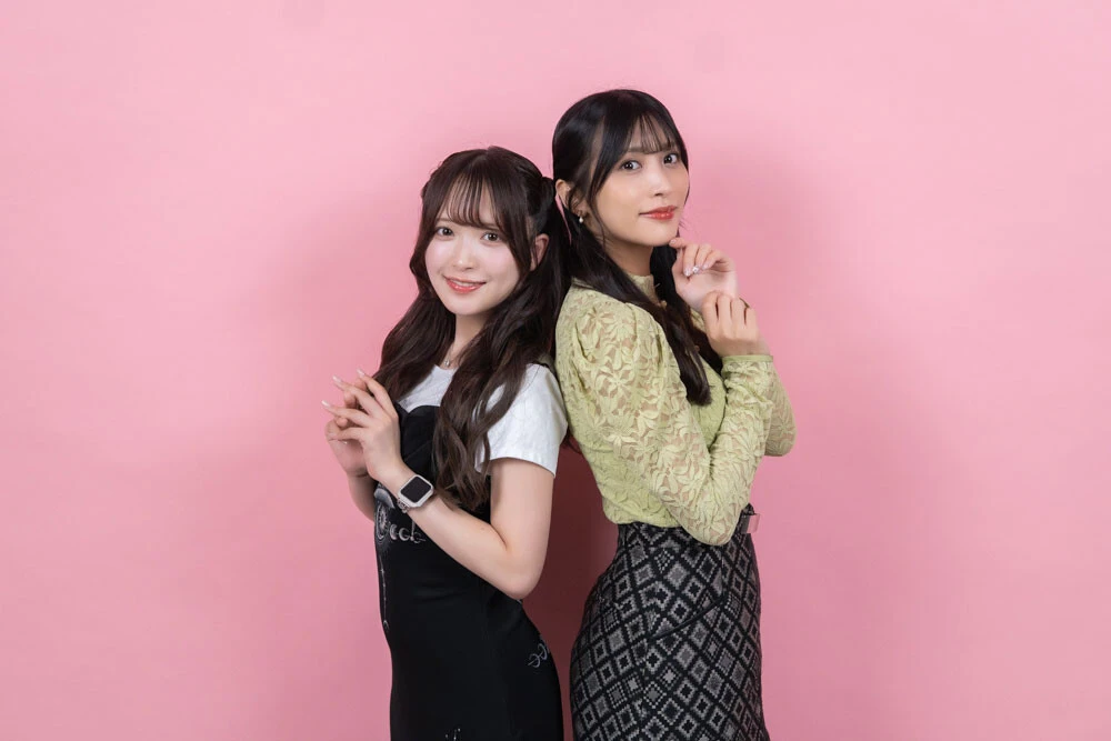 ともにアイドル出身の声優・根岸愛さん（右）と反田葉月さん