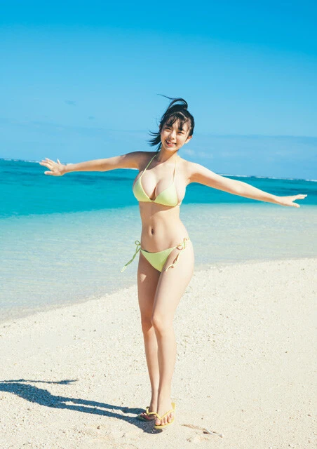 セカンド写真集『moment』（撮影／東京祐）