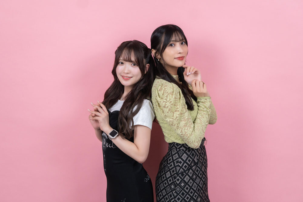 人気声優・根岸 愛と反田葉月がお互いのグラビアを撮影!「おもろい女やな~って」【声優トモ写!】
