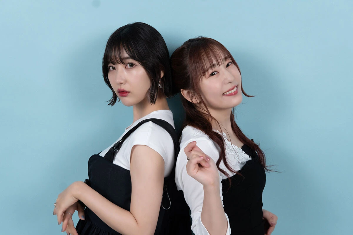 人気声優・櫻川めぐさん（右）と志崎樺音さんがお互いを撮影します！