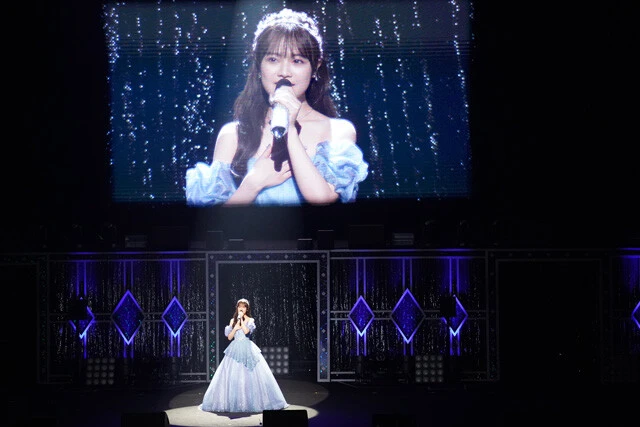 卒業ドレスはもちろん青