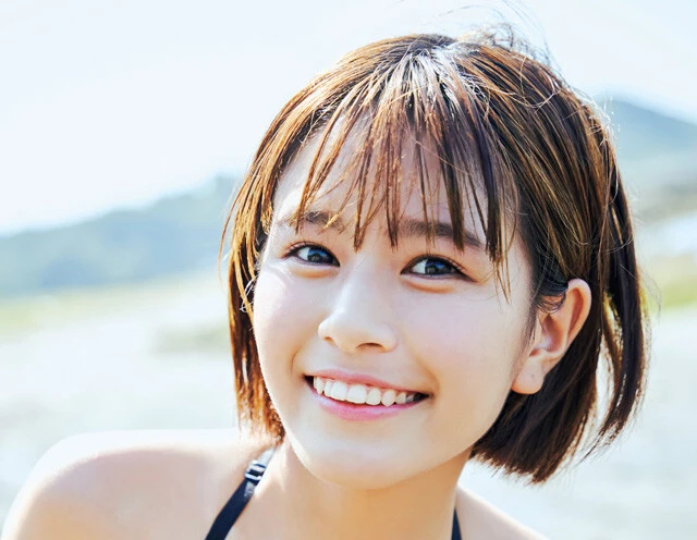 TikTokフォロワー数39万人。話題のインフルエンサー・夏芽すずが週刊プレイボーイのグラビアに水着で初登場！