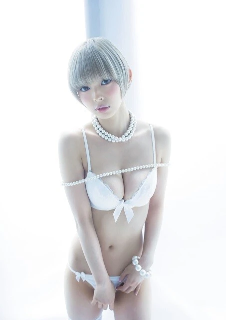 最上もが1st写真集『MOGA』(撮影/桑島智輝)より