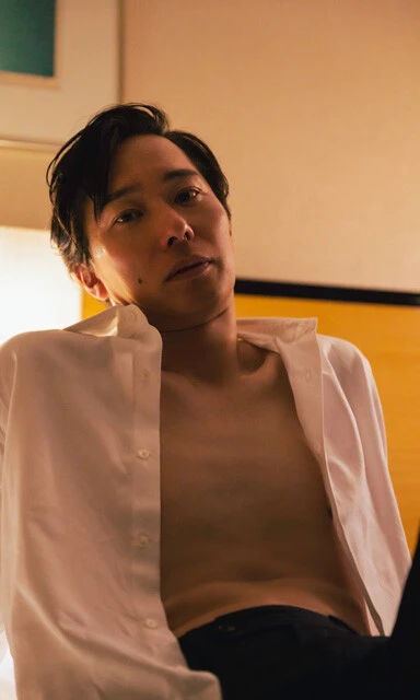 加賀のトークに気づいたら脱いでしまった滝沢秀一(撮影/加賀翔)