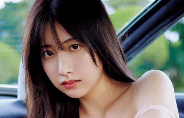 鈴木優香、読者の声にこたえて水着グラビアに登場！「今年は途中で投げ出さずに投稿を続けたいです」