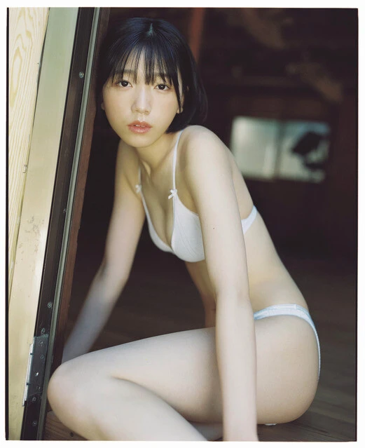 『週刊プレイボーイ』に水着グラビアで登場した船井美玖