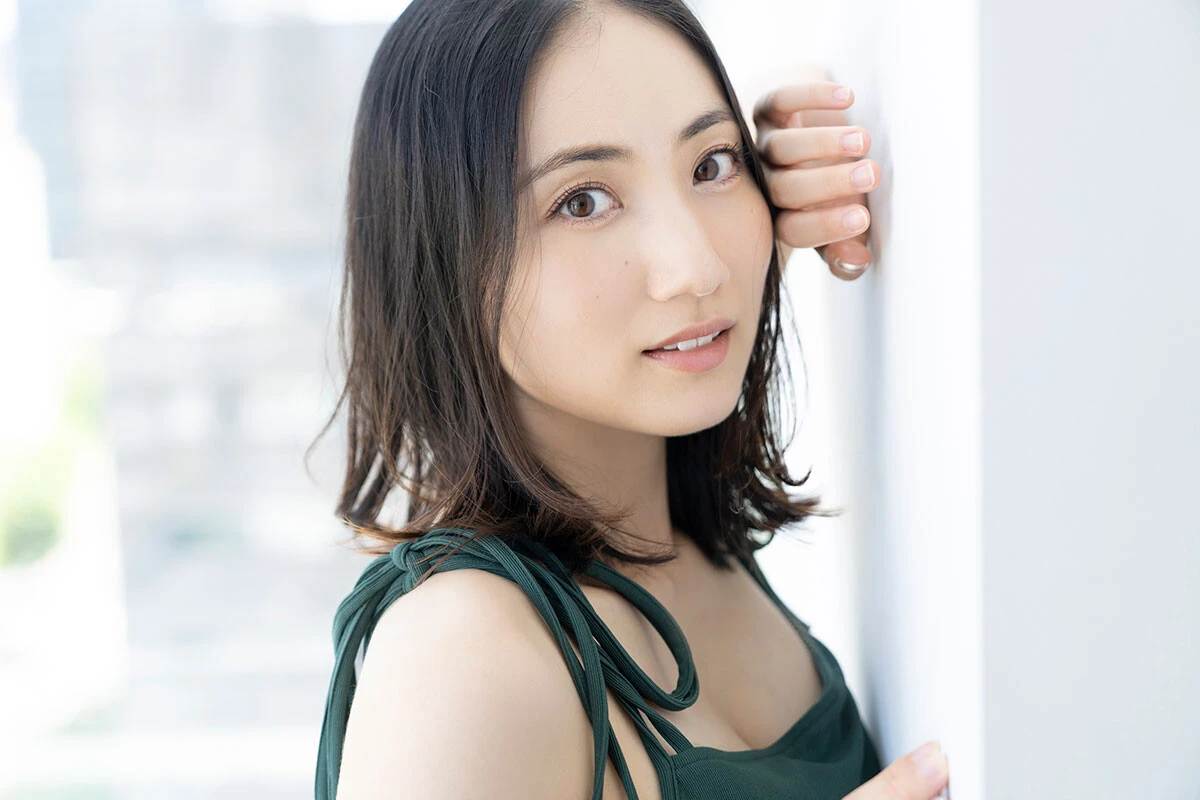 紗綾さんに写真集『ツボミ』の裏話から、グラビアへの思いまでを聞いた