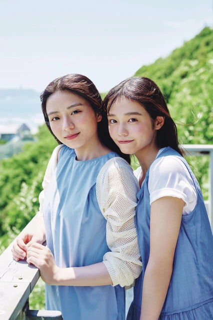 『週刊プレイボーイ』のグラビアに登場した西森杏弥(左)と秋田莉杏(右)