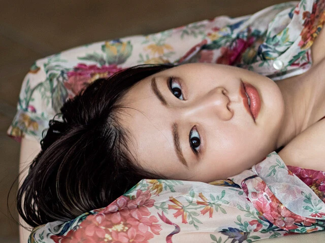 9頭身ボディの元タカラジェンヌ・吉田莉々加が初登場!「小さい頃から "特別な人"になりたかった」