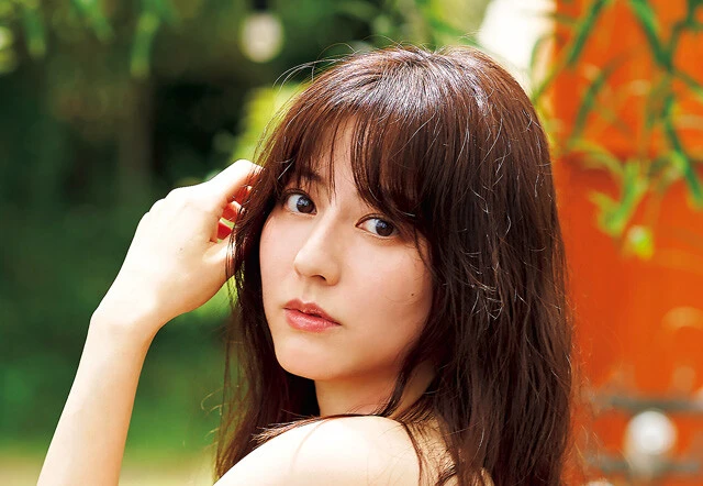 杉本有美が7年ぶりに週プレのグラビアに登場!「最近、あえて関西弁を使うこともあるんです」