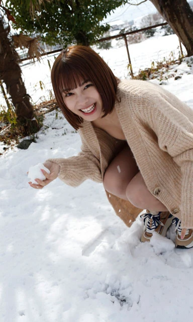 宮崎あみさ『かわいさマシマシ中。』（撮影／小塚毅之）