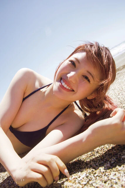 『週刊プレイボーイ』に水着グラビアで登場した萩田帆風