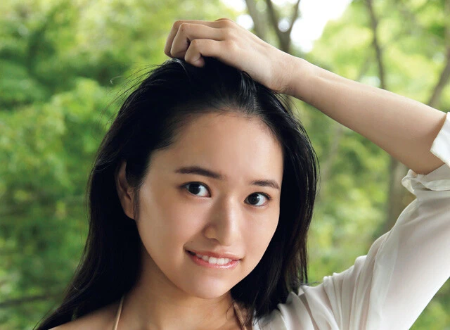 朝ドラ『エール』にも出演の正統派ミュージカル女優・小南満佑子が衝撃の初水着グラビアを披露！