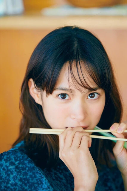 写真集「なぎさ日和」より　撮影／三瓶康友