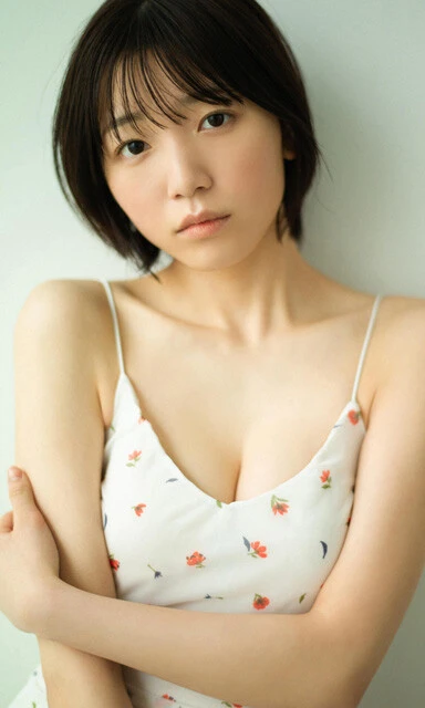 船井美玖『The night is long that never finds the day.』(撮影/細居幸次郎)