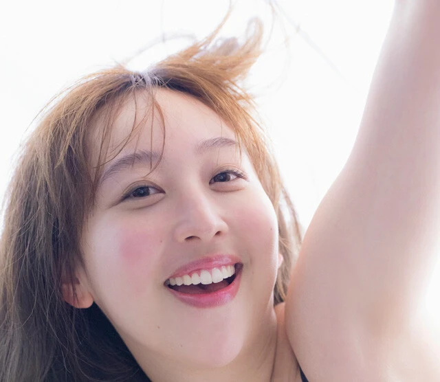 『ゴッドタン』でブレイク目前！　俳優の兄を持つバラエティタレント・たけうちほのかが初グラビアに挑戦！