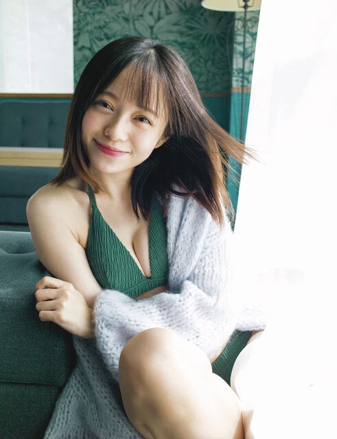 『週刊プレイボーイ』に水着グラビアで登場した山田せいあ