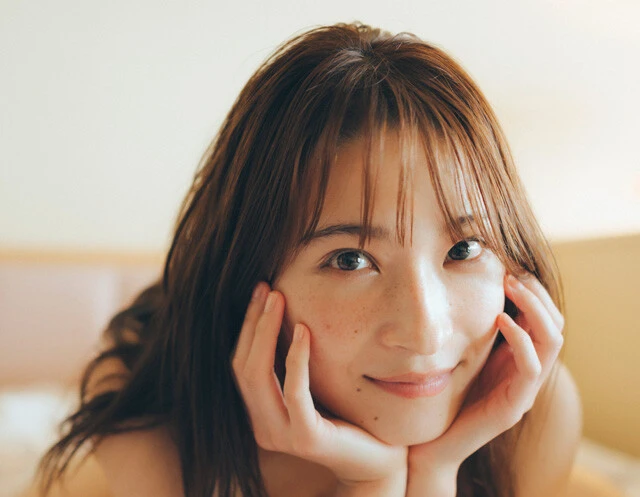 YouTube2000万回再生の女、"ニヘラチオ"こと二瓶有加が初水着グラビアを解禁!!