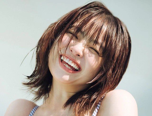 舞台『鬼滅の刃』に出演の西葉瑞希が水着でグラビア登場！「おばあちゃんになっても芝居を続けていきたい」