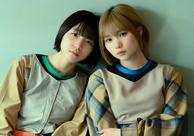 月刊PAMの船井美玖(左)と宇都宮未来(右)