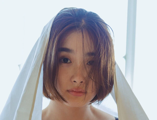 『仮面ライダーガッチャード』銀杏蓮華役の安倍 乙、週プレのグラビアに水着で久しぶりの登場!!