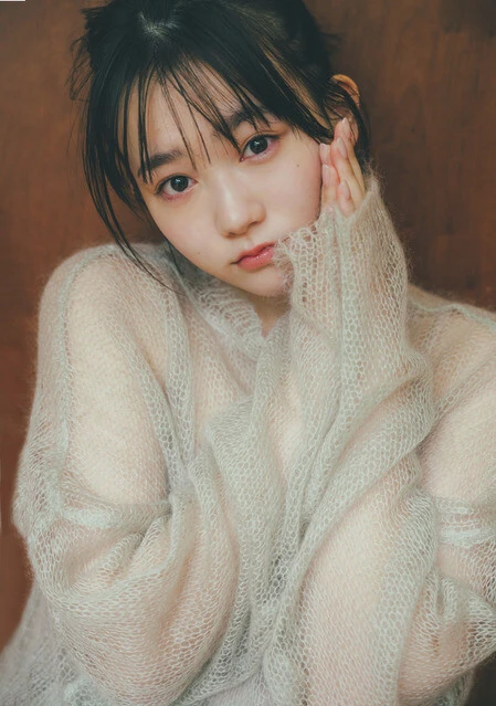 『週刊プレイボーイ』に水着グラビアで登場した米倉れいあ