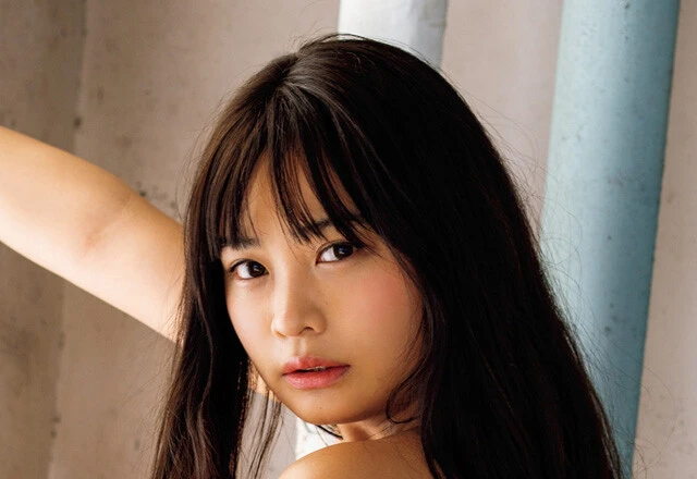 童顔×スレンダーボディの西本ヒカルが久々の水着グラビアに挑戦。関西コレクションの水着ランウェイにも登場！