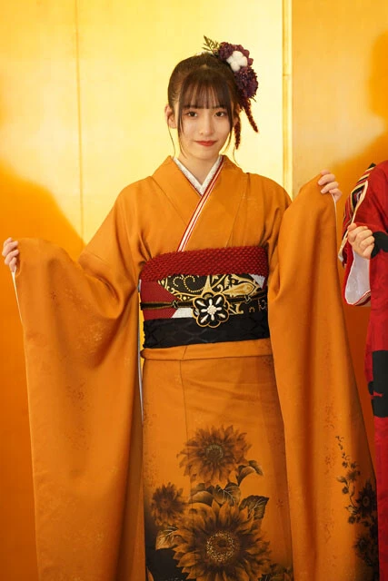 平田の着物のポイントは珍しい芥子（からし）色とシンプルさ