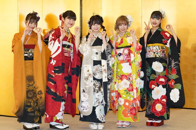 二十歳ポーズでニッコリ