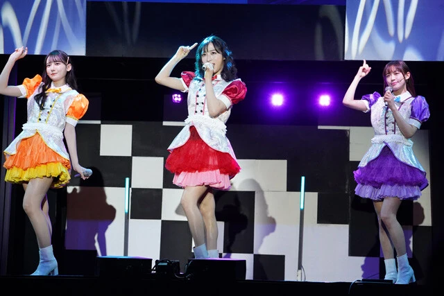 アイドルグループ「ミステリーキッス」を演じる小栗有以、鈴木瞳美、山口乃々華