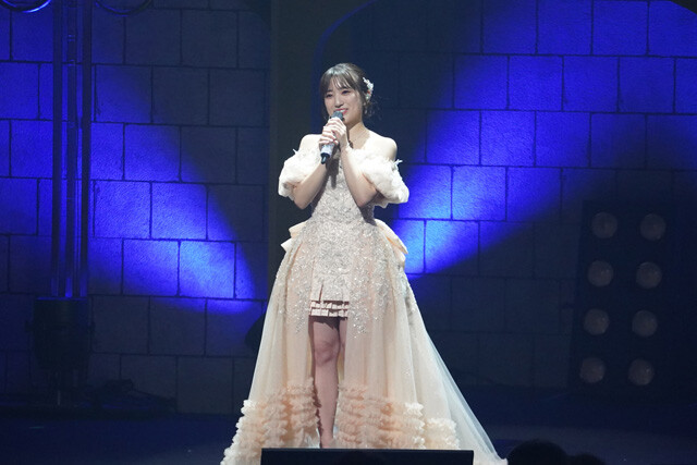 卒業ドレスで歌うのは『ここにいたこと』