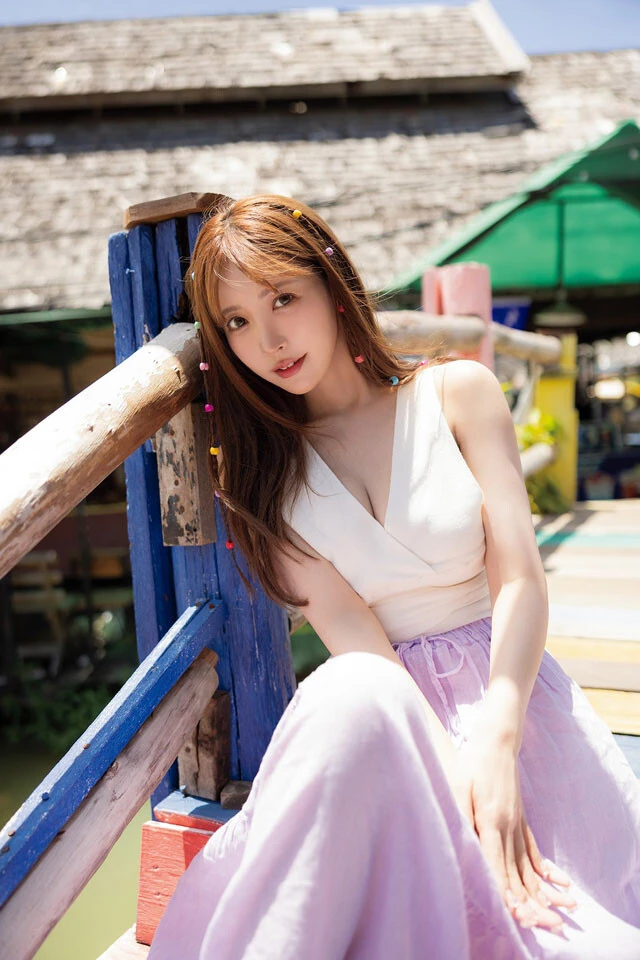 三上悠亜写真集『Last your...』（撮影／上野勇　発売／双葉社）より