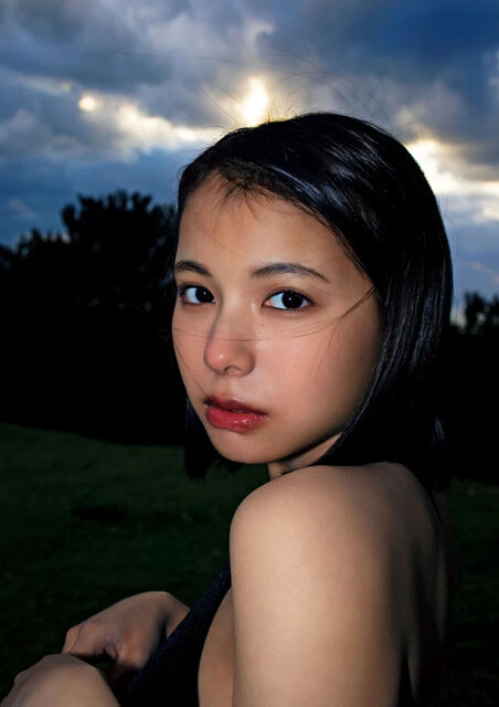 ファースト写真集『1920』(撮影/小塚毅之)より