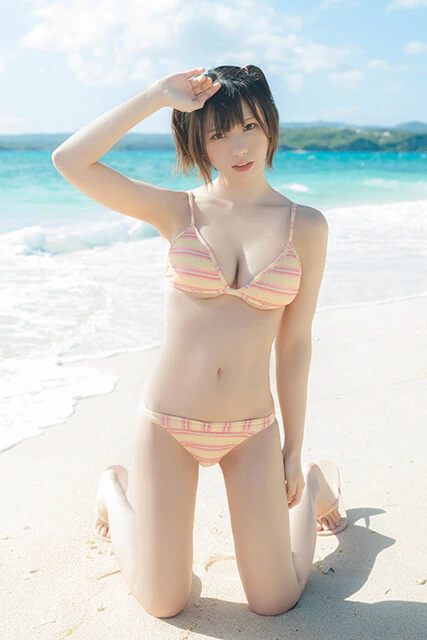 『えなこカレンダーブック 2023.4～2024.3』より