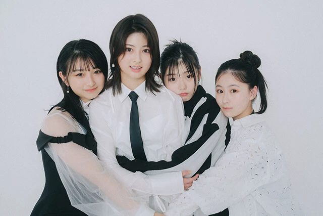 左からCHOCO、HANNA、MOMO、COCO