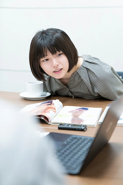 稀見氏のデータに興味津々のつばさちゃん