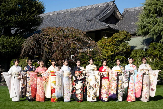 小芝風花「学生生活は楽しんで！」と中学生にアドバイス。「オスカー晴れ着撮影会」で高橋ひかる、本田望結、宮本茉由ら11人が豪華競演