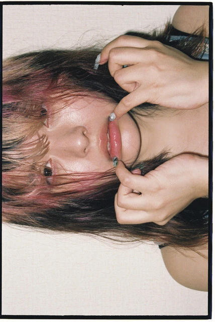 『週刊プレイボーイ』のグラビアに登場したあにお天湯