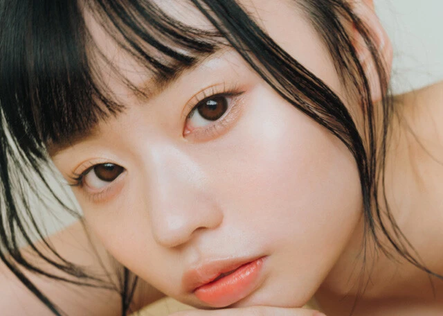 アイドルグループ 「#よーよーよー」で活躍中の月なぎさが週プレの水着グラビアに初登場！